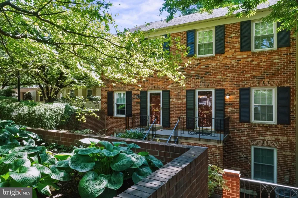 3217 SUTTON PLACE NW #B Washington, DC 20016