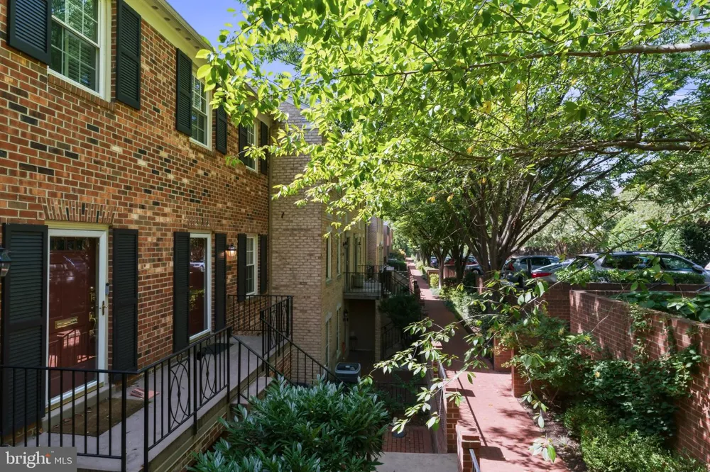 3217 SUTTON PLACE NW #B Washington, DC 20016