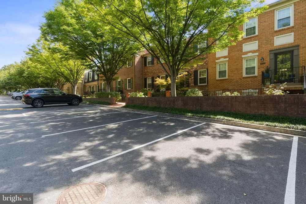 3217 SUTTON PLACE NW #B Washington, DC 20016