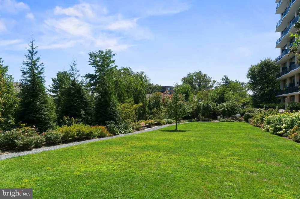 3217 SUTTON PLACE NW #B Washington, DC 20016