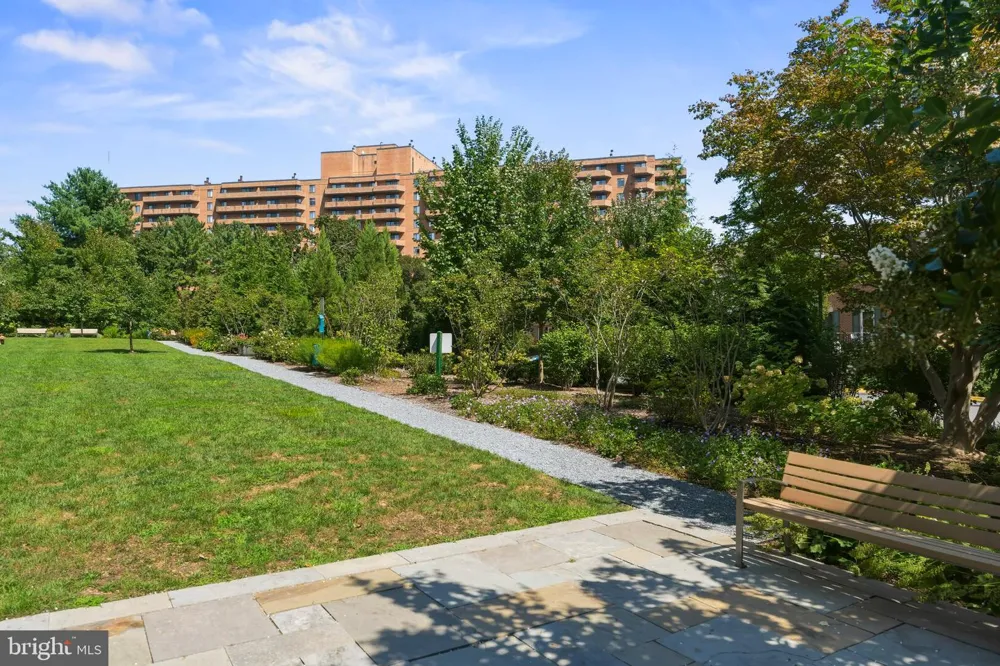 3217 SUTTON PLACE NW #B Washington, DC 20016