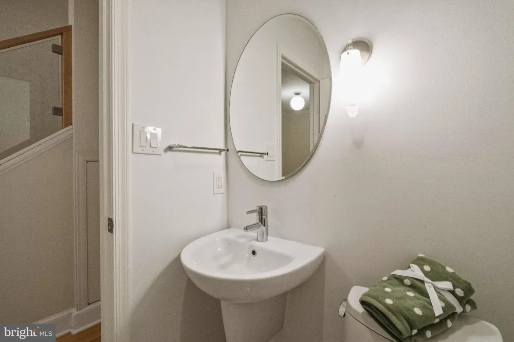 3217 SUTTON PLACE NW #B Washington, DC 20016