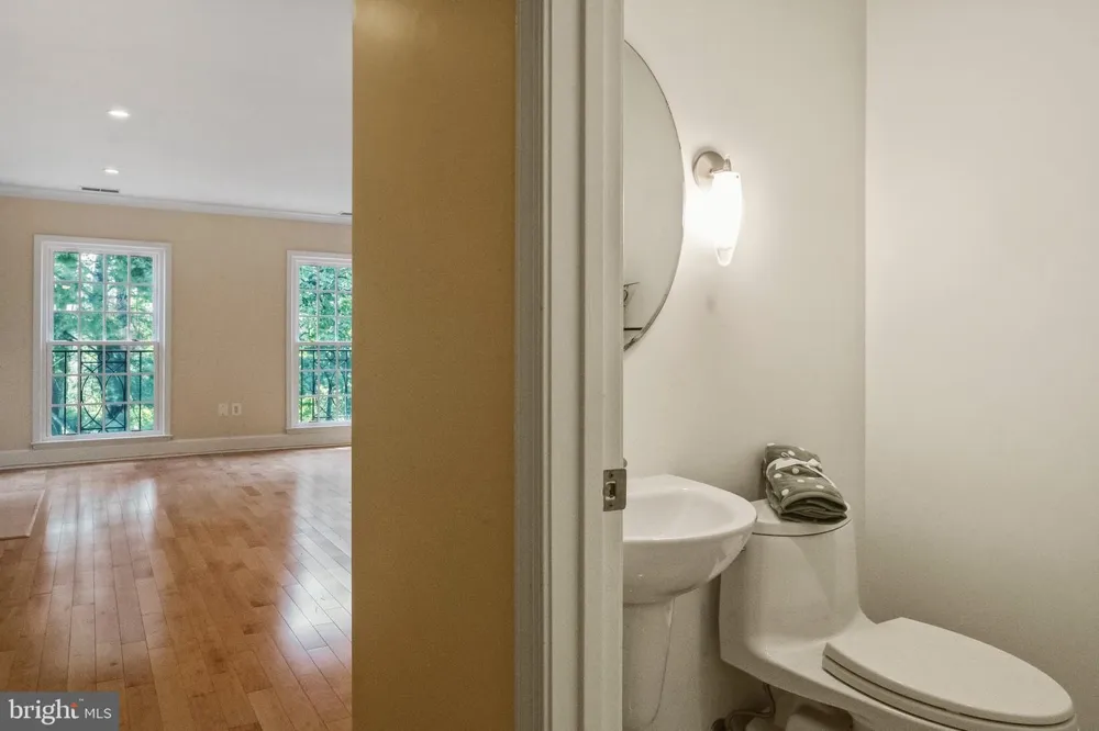 3217 SUTTON PLACE NW #B Washington, DC 20016