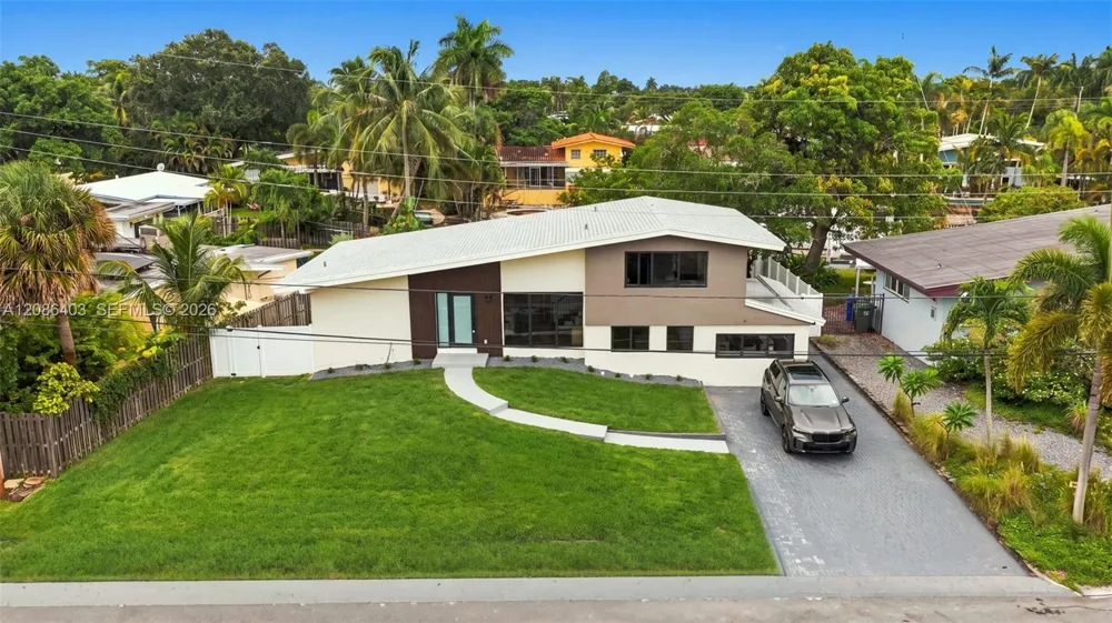 2412 Sugarloaf Ln Fort Lauderdale, FL 33312