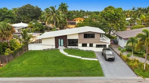 2412 Sugarloaf Ln