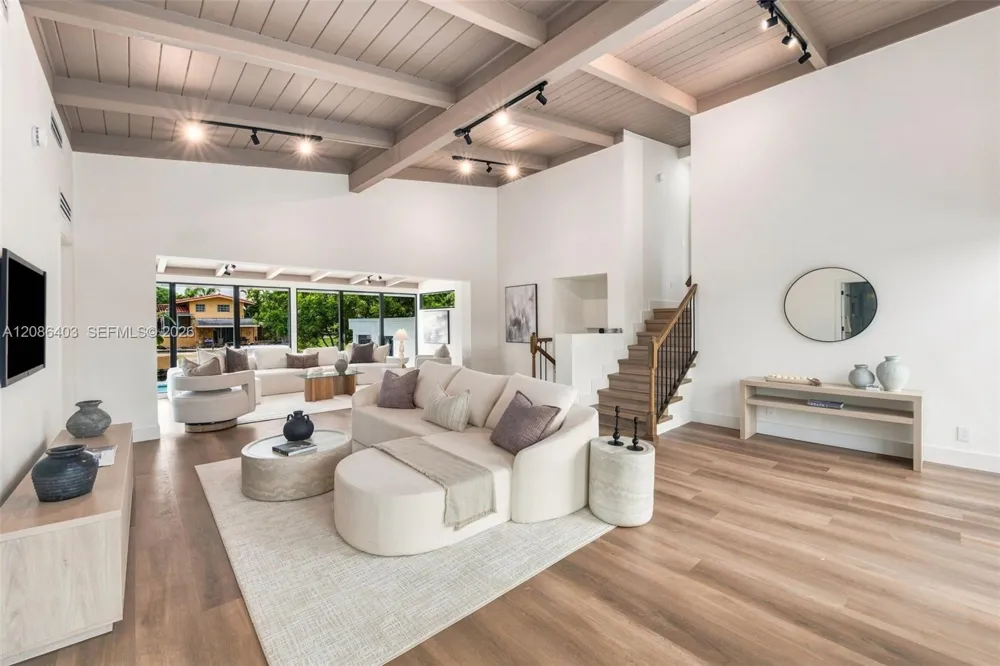 2412 Sugarloaf Ln Fort Lauderdale, FL 33312