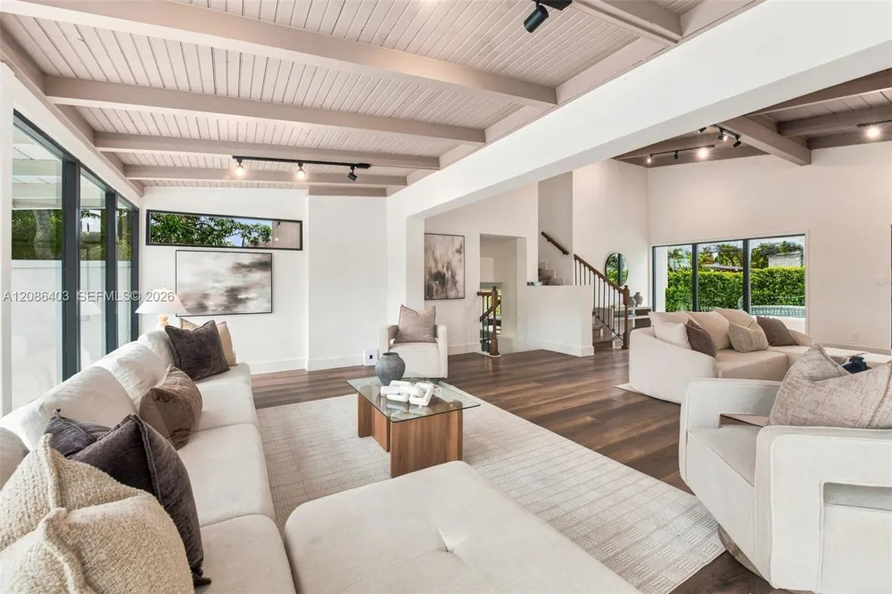 2412 Sugarloaf Ln Fort Lauderdale, FL 33312