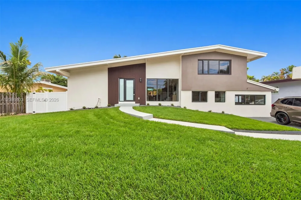 2412 Sugarloaf Ln Fort Lauderdale, FL 33312