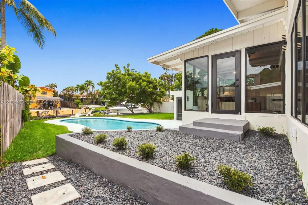 2412 Sugarloaf Ln Fort Lauderdale, FL 33312