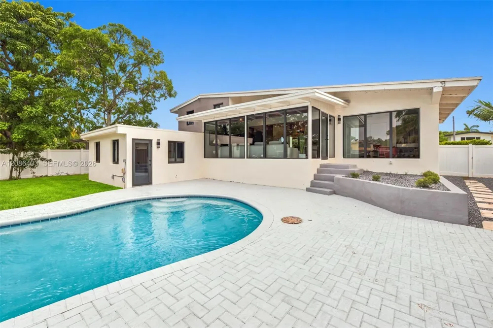 2412 Sugarloaf Ln Fort Lauderdale, FL 33312