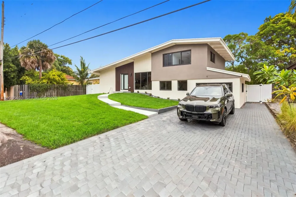 2412 Sugarloaf Ln Fort Lauderdale, FL 33312
