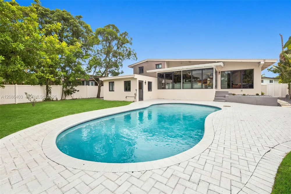 2412 Sugarloaf Ln Fort Lauderdale, FL 33312