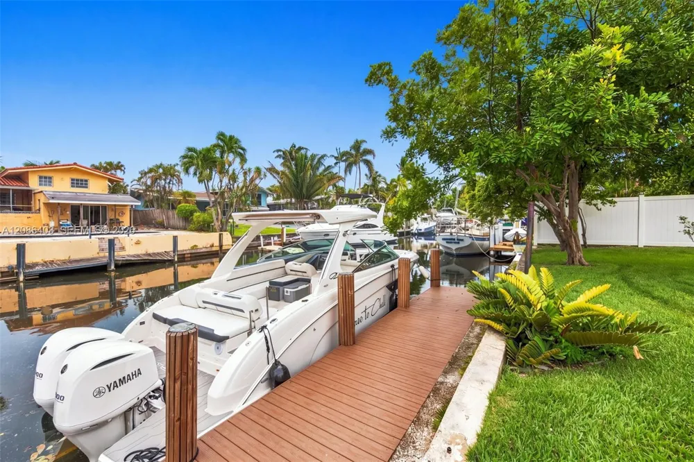 2412 Sugarloaf Ln Fort Lauderdale, FL 33312