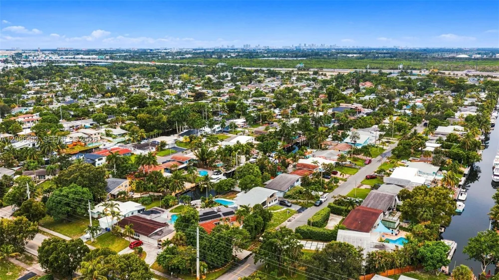 2412 Sugarloaf Ln Fort Lauderdale, FL 33312