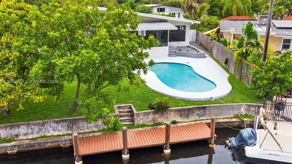 2412 Sugarloaf Ln Fort Lauderdale, FL 33312