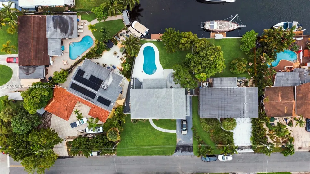 2412 Sugarloaf Ln Fort Lauderdale, FL 33312