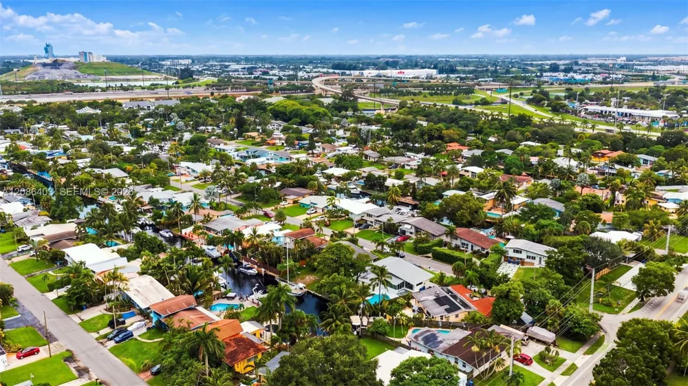 2412 Sugarloaf Ln Fort Lauderdale, FL 33312