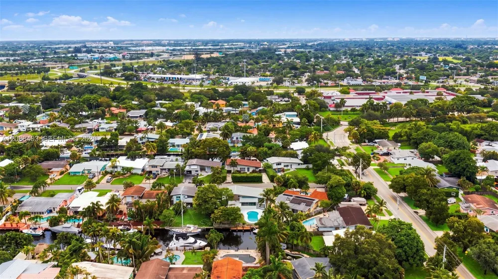 2412 Sugarloaf Ln Fort Lauderdale, FL 33312