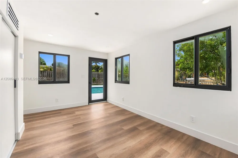 2412 Sugarloaf Ln Fort Lauderdale, FL 33312