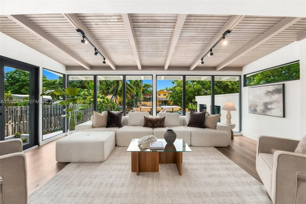 2412 Sugarloaf Ln Fort Lauderdale, FL 33312