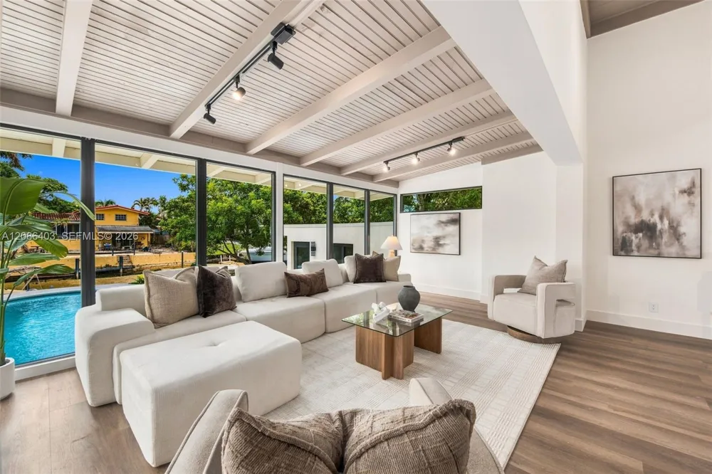 2412 Sugarloaf Ln Fort Lauderdale, FL 33312