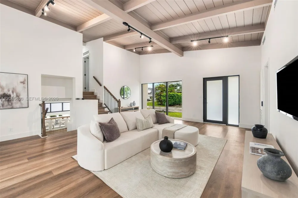 2412 Sugarloaf Ln Fort Lauderdale, FL 33312
