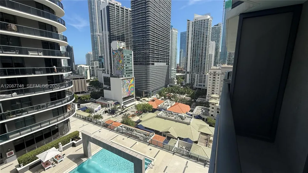 55 SW 9th St #1402 Miami, FL 33130