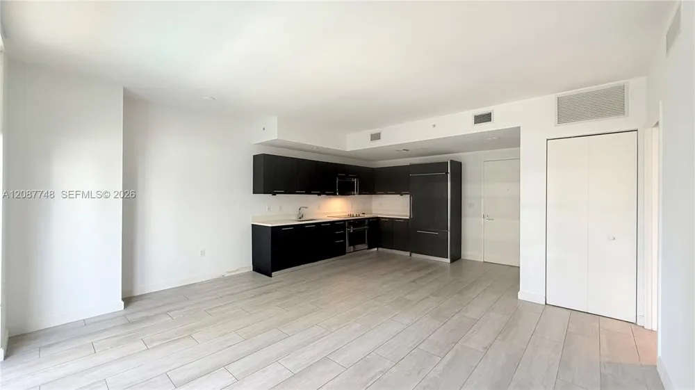 55 SW 9th St #1402 Miami, FL 33130