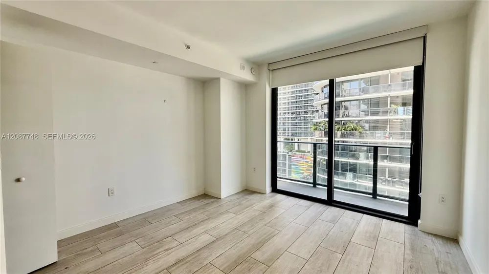 55 SW 9th St #1402 Miami, FL 33130