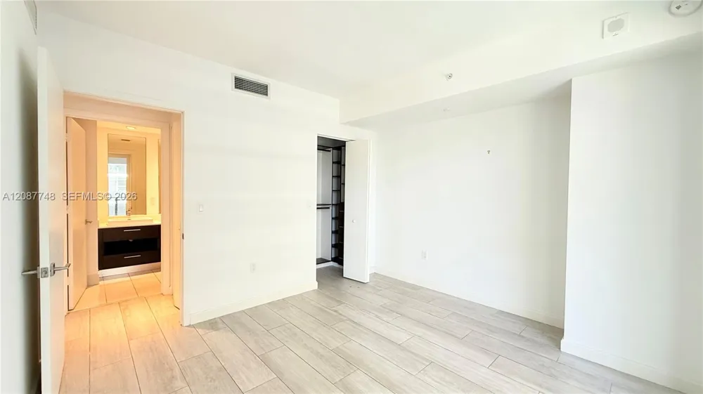 55 SW 9th St #1402 Miami, FL 33130