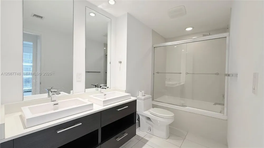 55 SW 9th St #1402 Miami, FL 33130