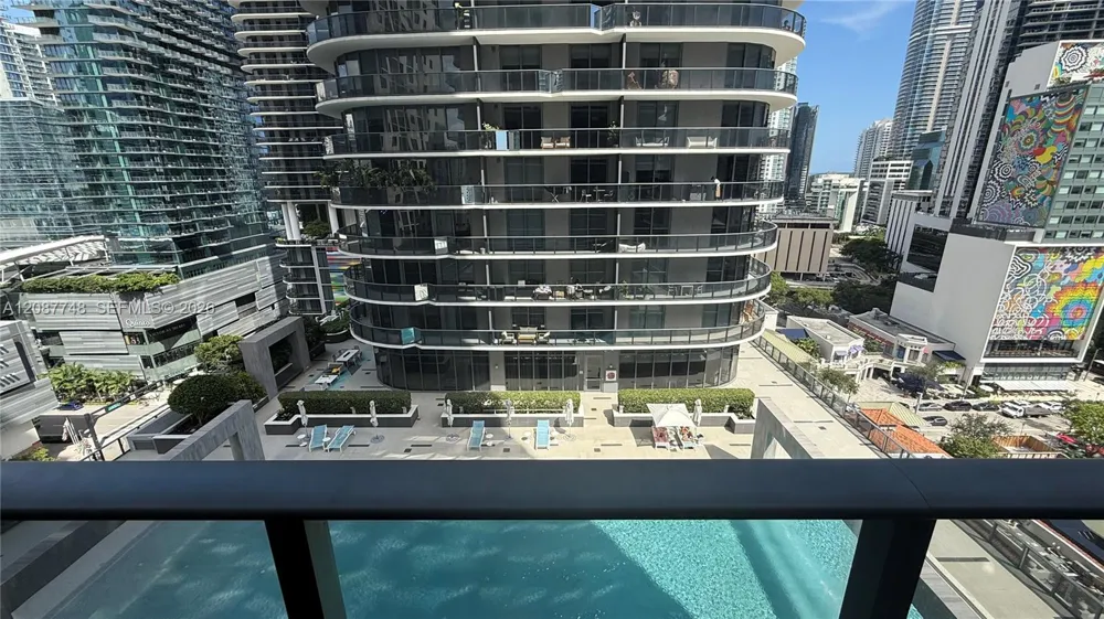55 SW 9th St #1402 Miami, FL 33130