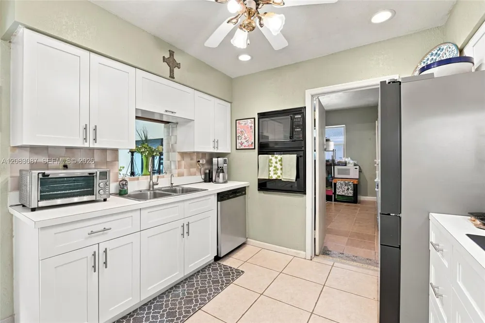 4750 NW 1st St Plantation, FL 33317