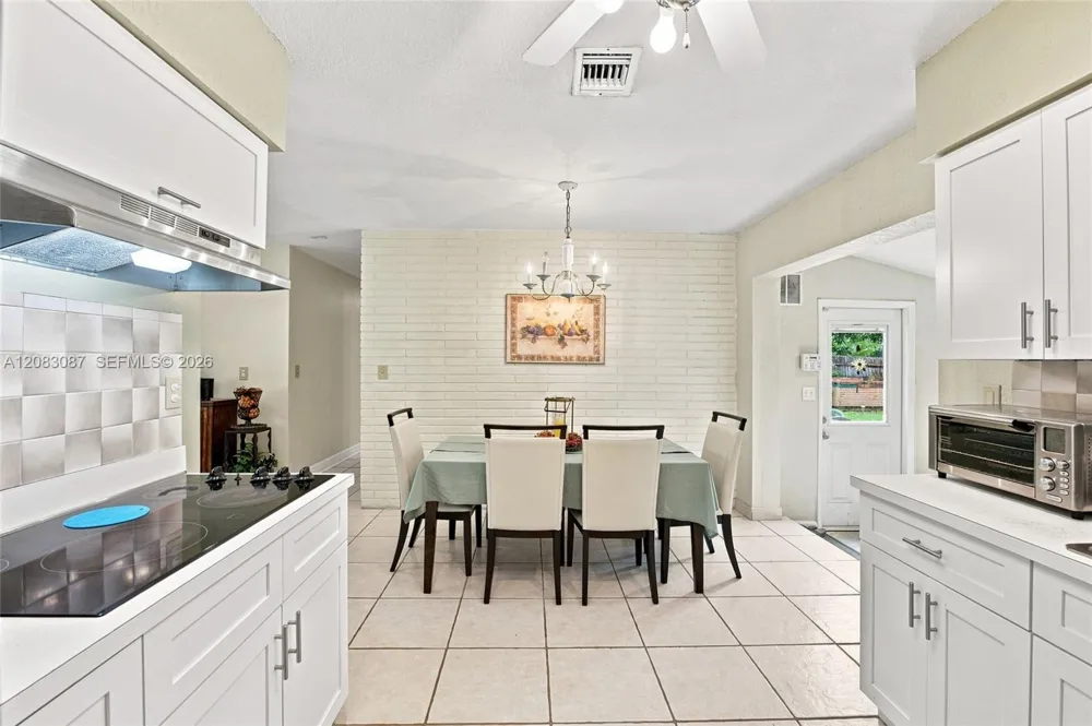 4750 NW 1st St Plantation, FL 33317