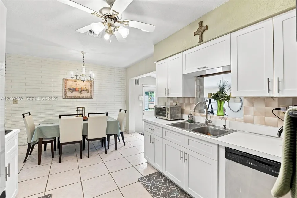 4750 NW 1st St Plantation, FL 33317