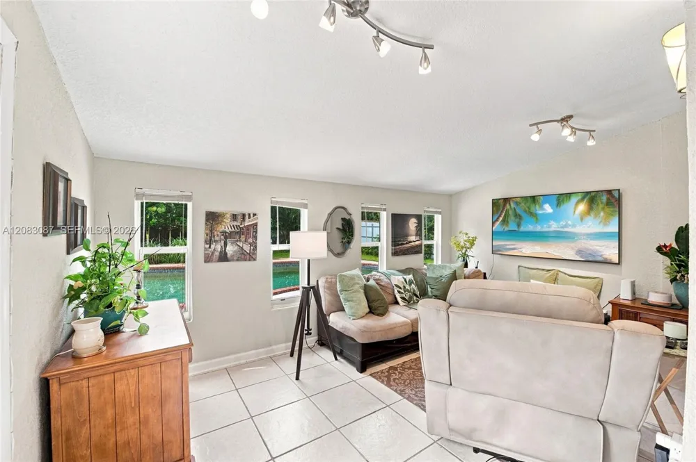 4750 NW 1st St Plantation, FL 33317