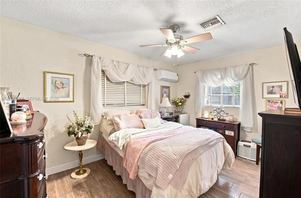4750 NW 1st St Plantation, FL 33317