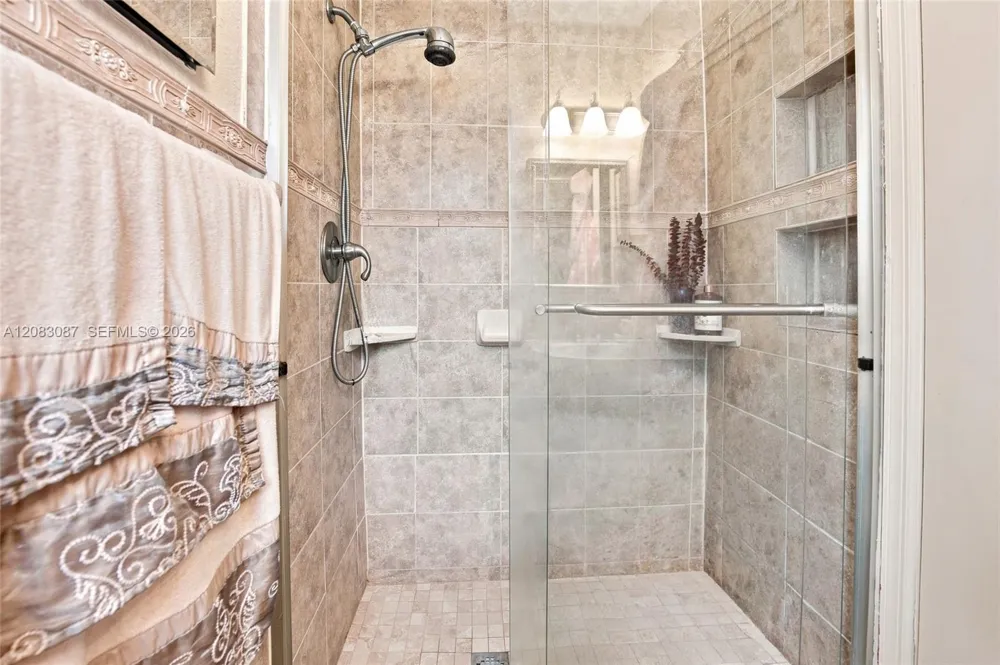 4750 NW 1st St Plantation, FL 33317