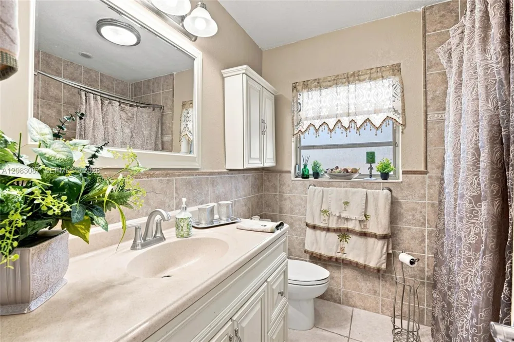 4750 NW 1st St Plantation, FL 33317