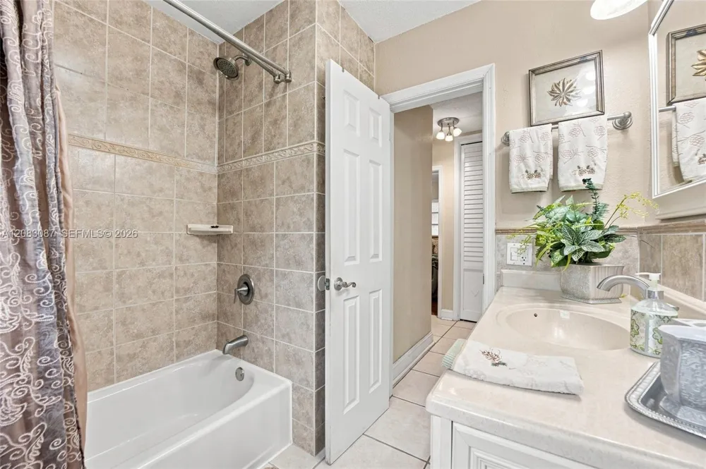 4750 NW 1st St Plantation, FL 33317