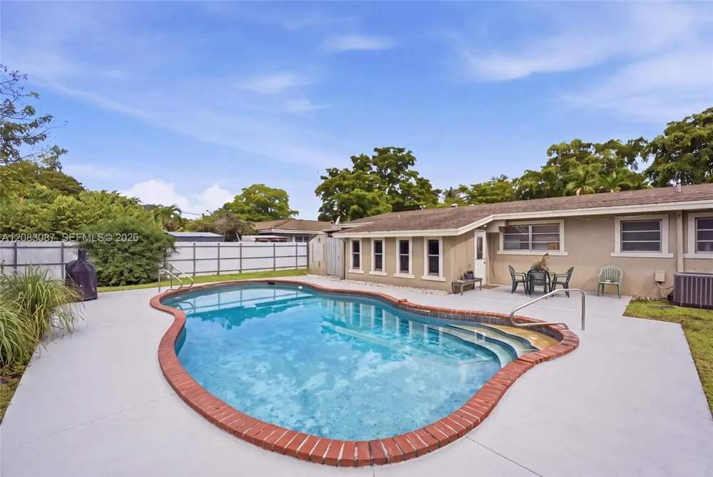4750 NW 1st St Plantation, FL 33317
