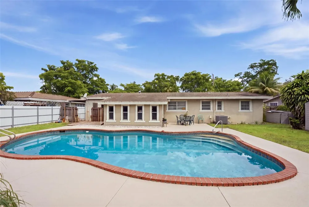 4750 NW 1st St Plantation, FL 33317