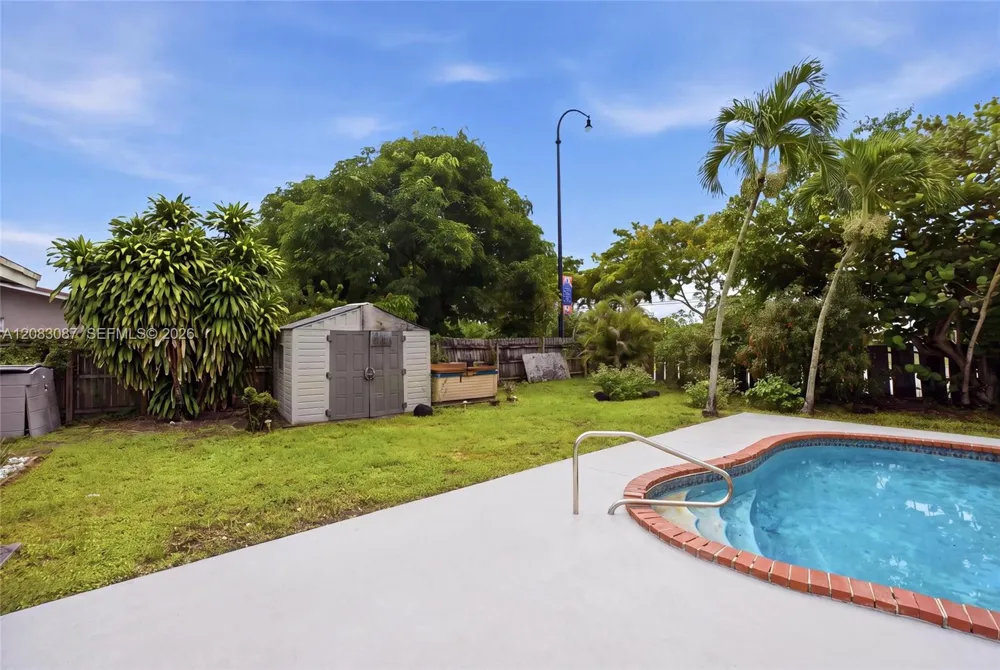 4750 NW 1st St Plantation, FL 33317