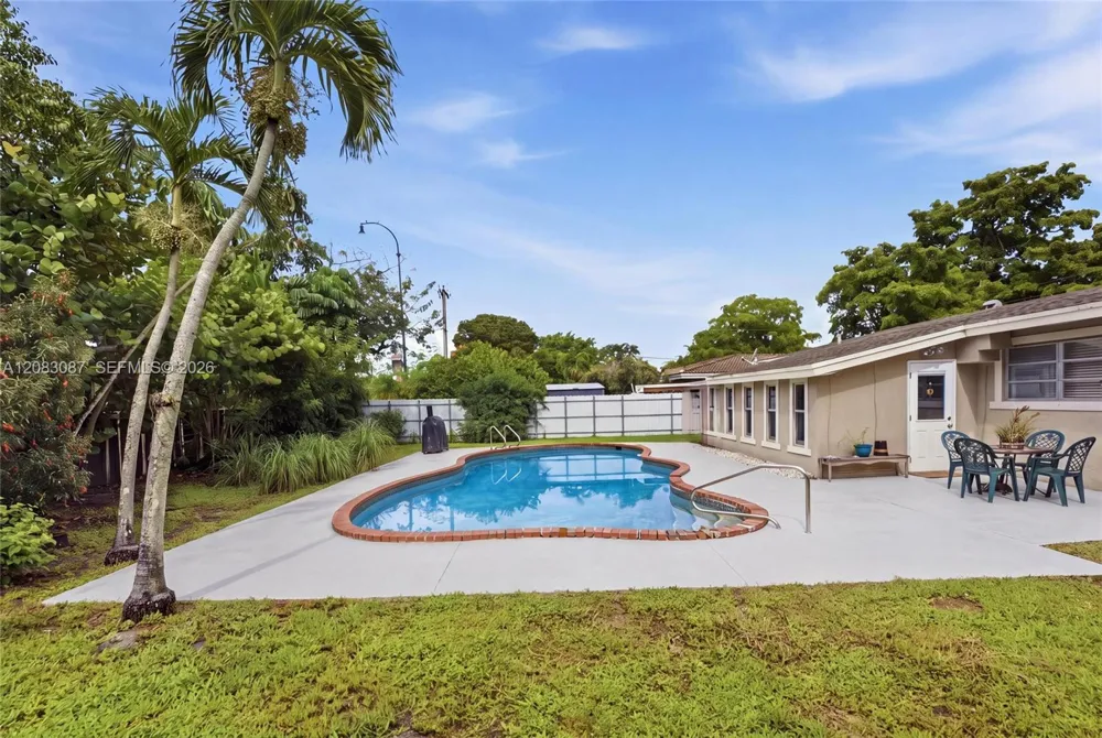 4750 NW 1st St Plantation, FL 33317