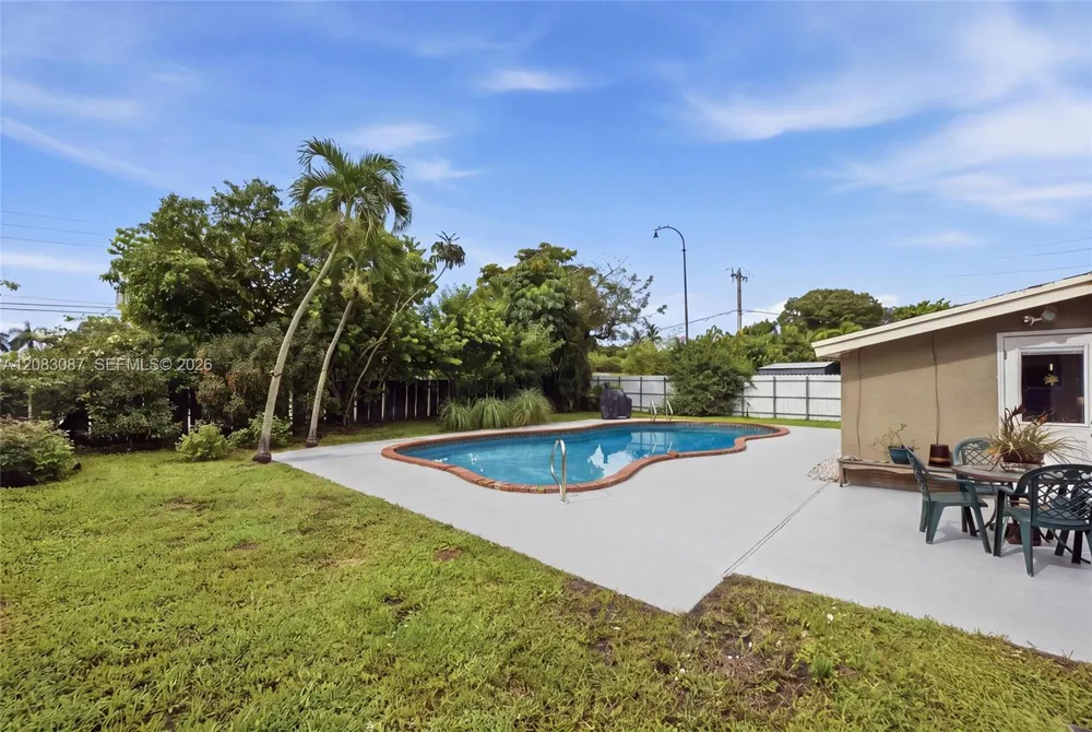 4750 NW 1st St Plantation, FL 33317