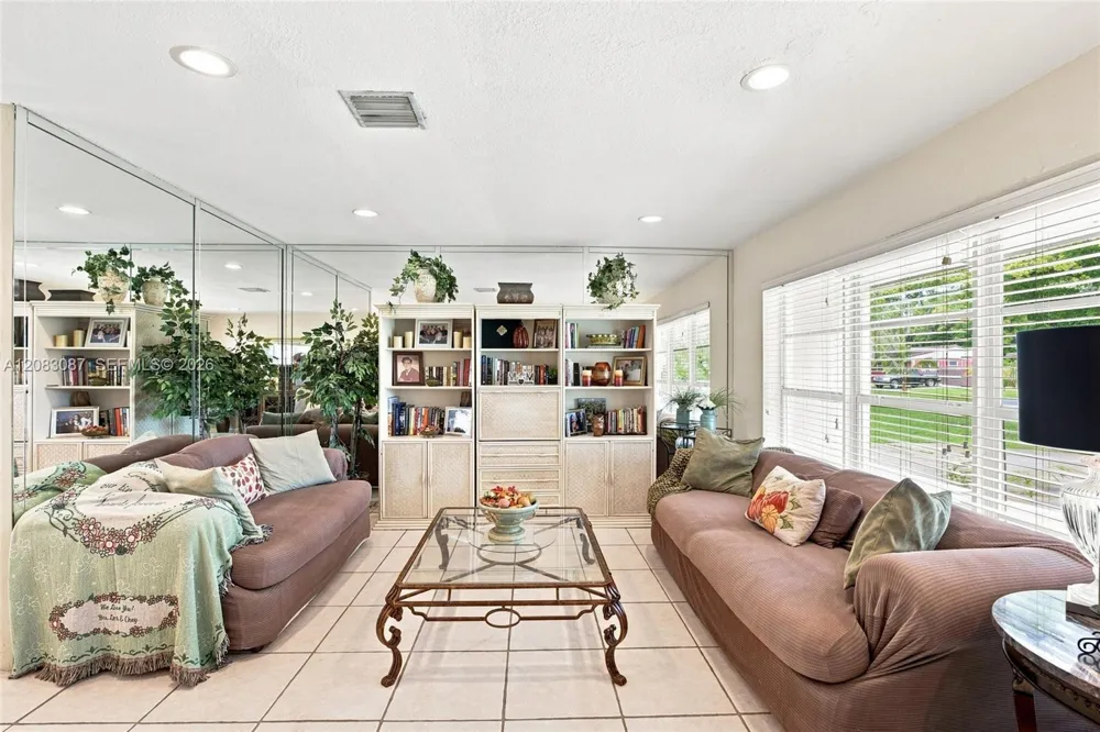 4750 NW 1st St Plantation, FL 33317