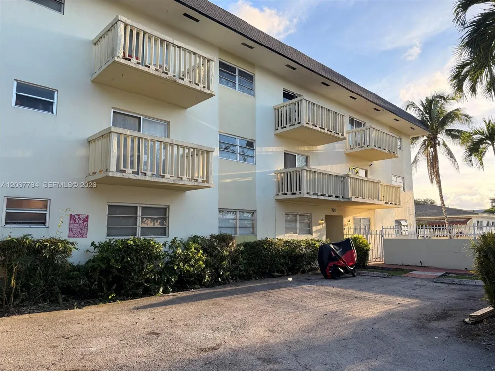 770 NE 128th St #304 North Miami, FL 33161