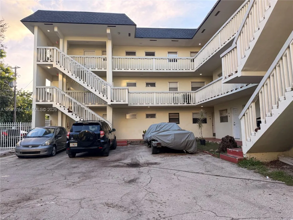 770 NE 128th St #304 North Miami, FL 33161
