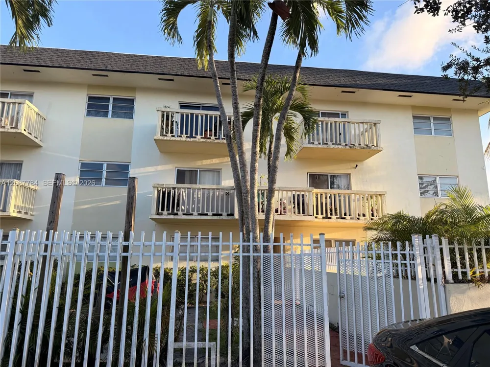 770 NE 128th St #304 North Miami, FL 33161