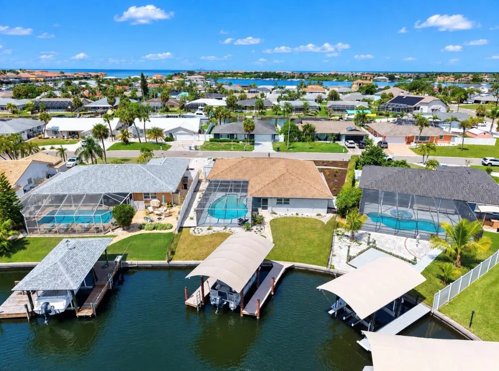 6315 WISTERIA LANE Apollo Beach, FL 33572